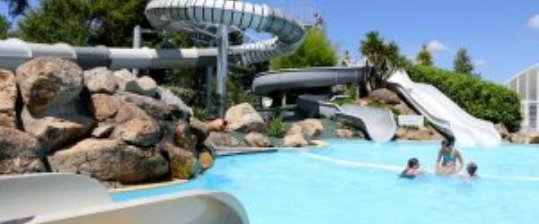 3-un-parc-aquatique-avec-toboggans-2-84fe4 V2 3-un-parc-aquatique-avec-toboggans-2-84fe4 V2